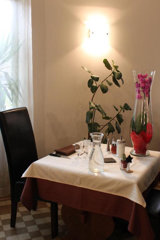 Logis Hotel Restaurant De La Dore Vertolaye Eksteriør bilde