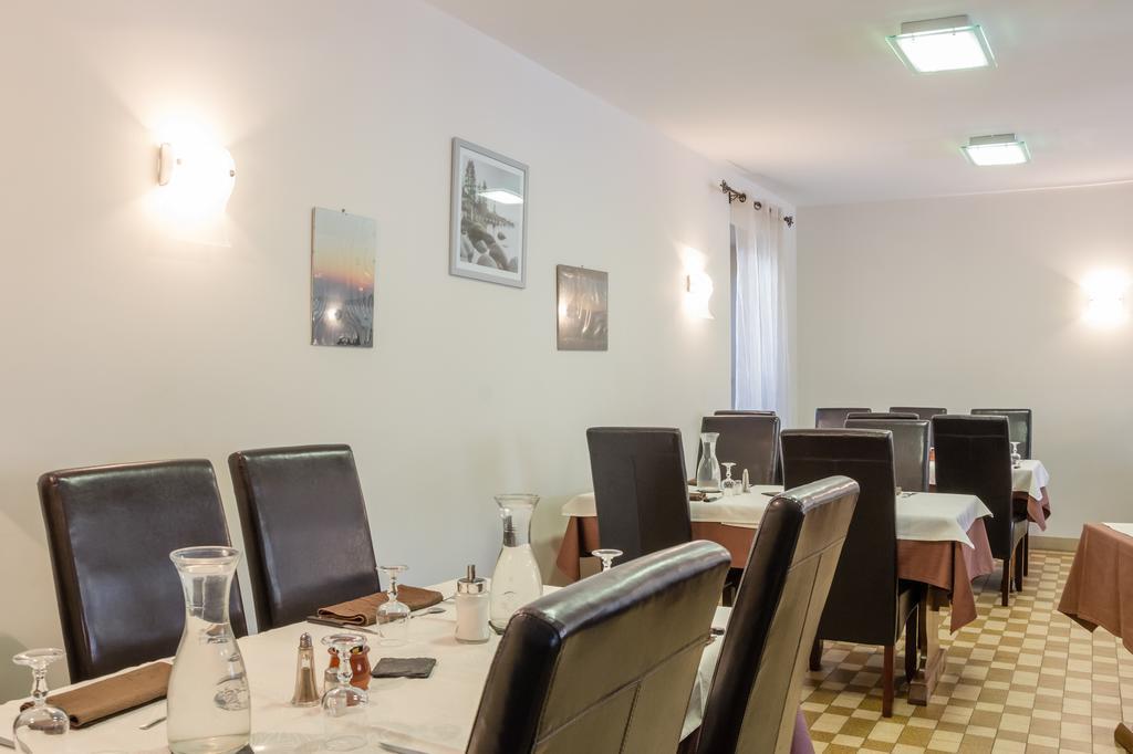 Logis Hotel Restaurant De La Dore Vertolaye Eksteriør bilde