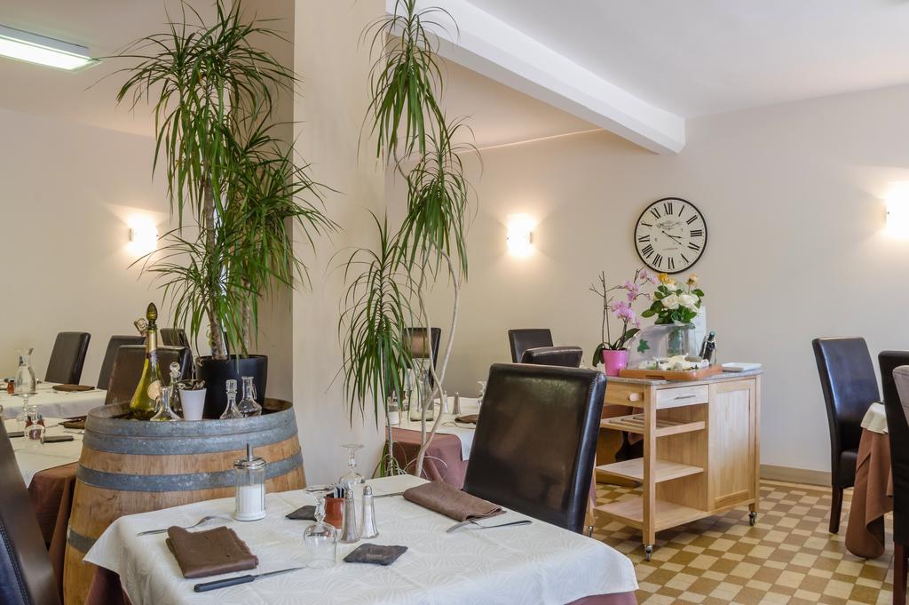 Logis Hotel Restaurant De La Dore Vertolaye Eksteriør bilde