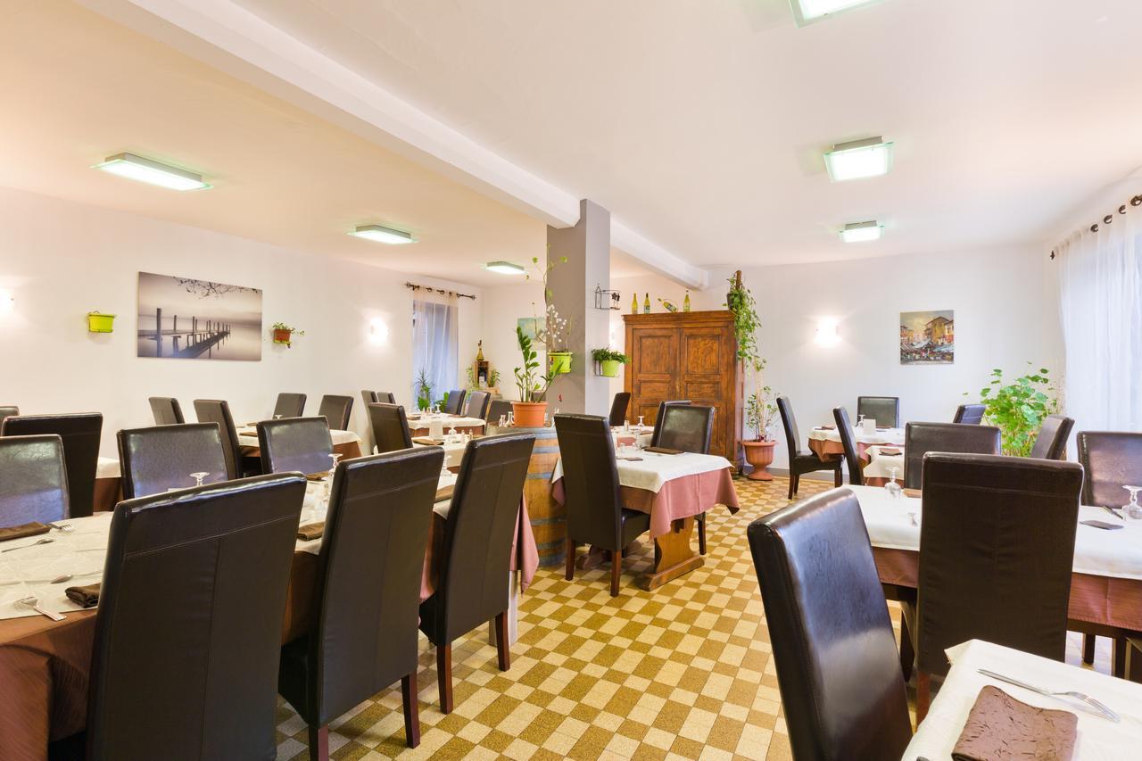 Logis Hotel Restaurant De La Dore Vertolaye Eksteriør bilde